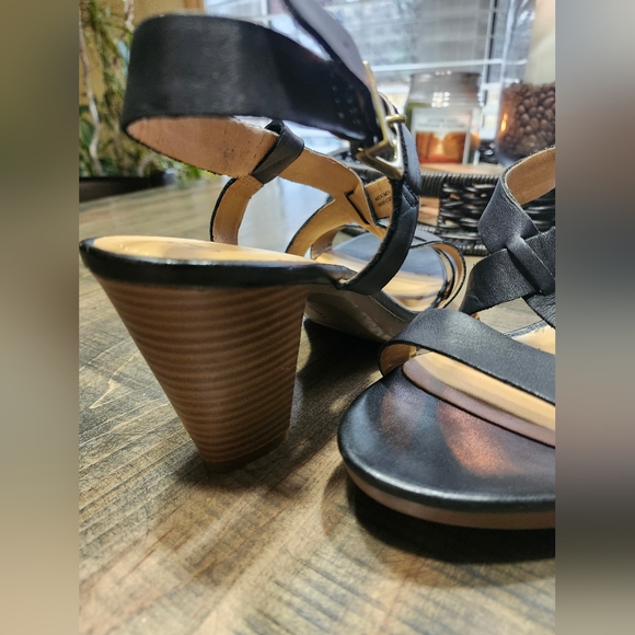 Womens Clarks Comfort Stacked / Leather Look Black Strappy Heeled Sandals 10(11) - Picture 7 of 8